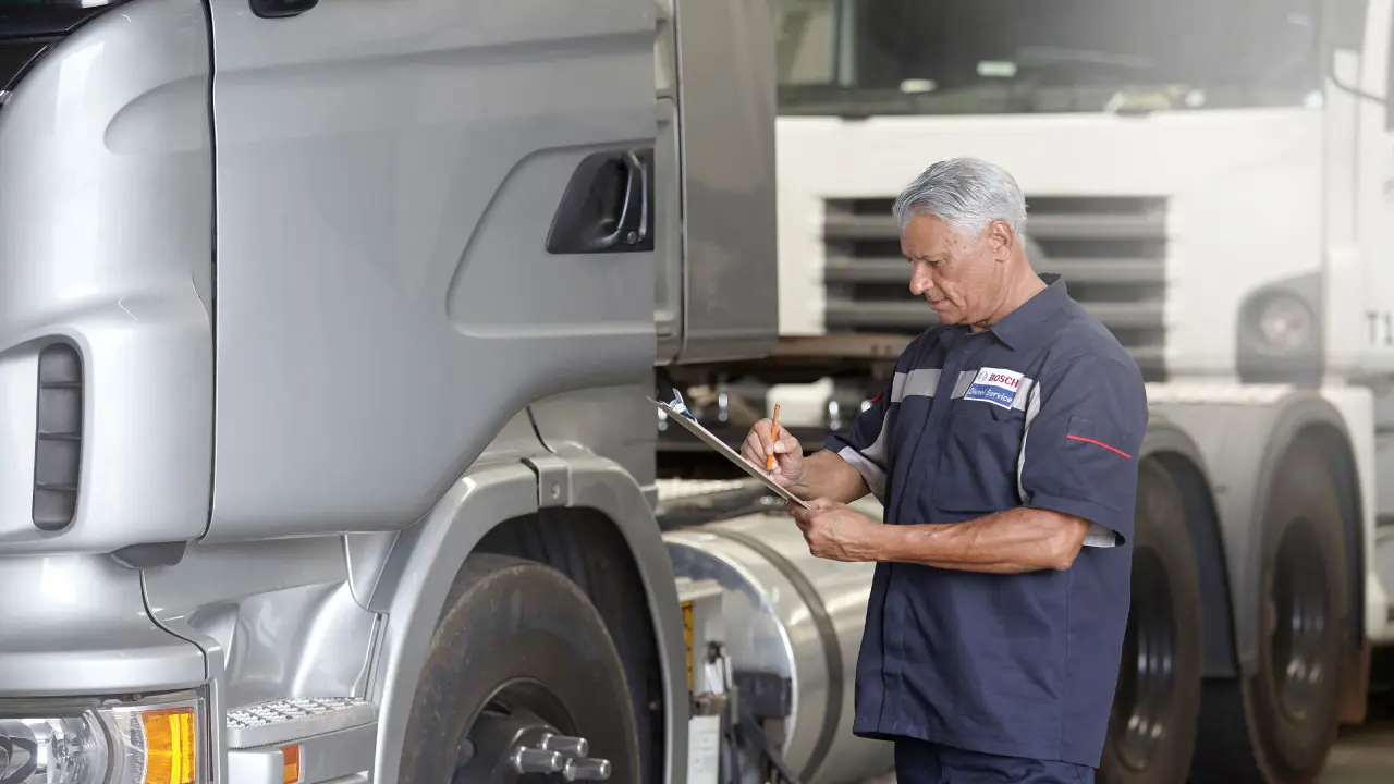 Especialistas em Bomba Injetora Mecânica Diesel Bosch Se você busca desempenho, economia e confiabilidade para o seu motor diesel, a bomba injetora mecânica é um dos componentes mais importantes do sistema. Trabalhamos com foco total em serviços especializados no padrão Bosch Diesel, garantindo qualidade, precisão e durabilidade. - Revisão completa de bombas injetoras mecânicas - Regulagem e calibração em bancada - Diagnóstico técnico avançado - Substituição de peças originais e de alta qualidade - Manutenção preventiva e corretiva